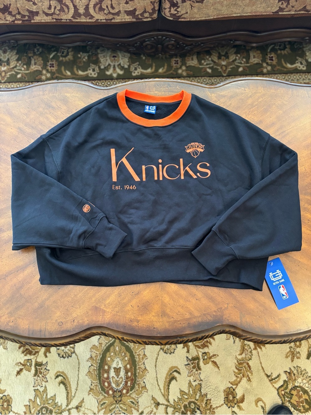 Women’s New York Knicks Black & Orange Crewneck Sweatshirt Size Small